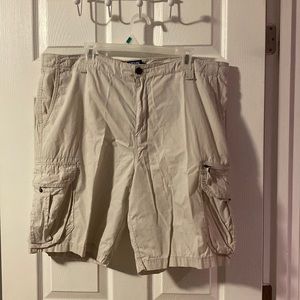 Chaps Mens size 42 cargo shorts Khaki